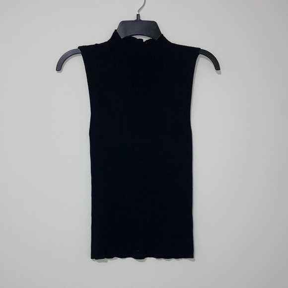 DKNY black sleeveless shirt, size XS - Picture 1 of 1